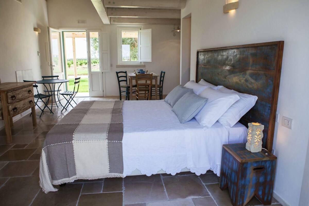 Grand Studio, 2 Bathrooms | In-room safe, soundproofing, free cots/infant beds, free WiFi