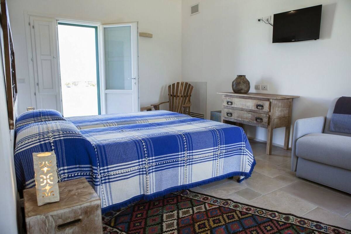 Deluxe Studio, 1 Queen Bed with Sofa bed | In-room safe, soundproofing, free cots/infant beds, free WiFi
