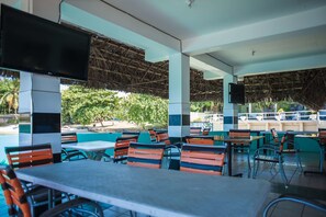 Daily full breakfast (USD 10 per person)