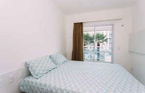 Escrivaninha, ferros/tábuas de passar roupa, Wi-Fi de cortesia