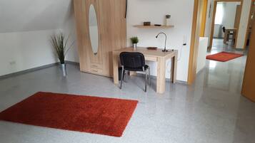 Zweibettzimmer, Gemeinschaftsbad | Zimmerausstattung