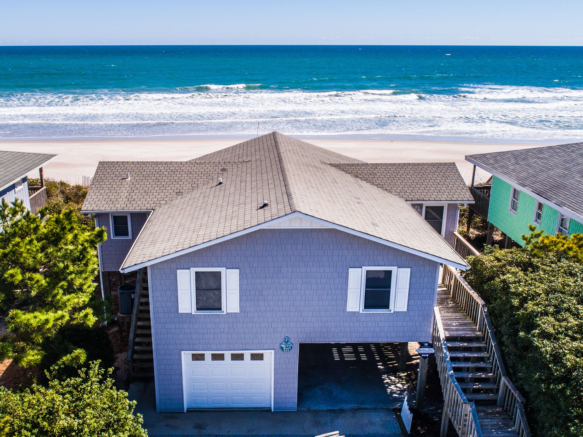 Kirk's Mema's Beach | Pet Friendly + Walk to Beach