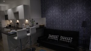 Unclassified image, 3 of 15, button - Shepherd Apartment (Reading)