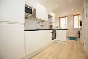 Deluxe Apartment, 1 Double Bed | Private kitchen | Full-size fridge, microwave, oven, stovetop