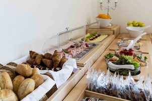 Daily buffet breakfast (EUR 8.90 per person)