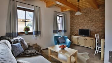 Comfort Chalet, 2 Bedrooms, Patio, Hill View (B) | Living area | Flat-screen TV