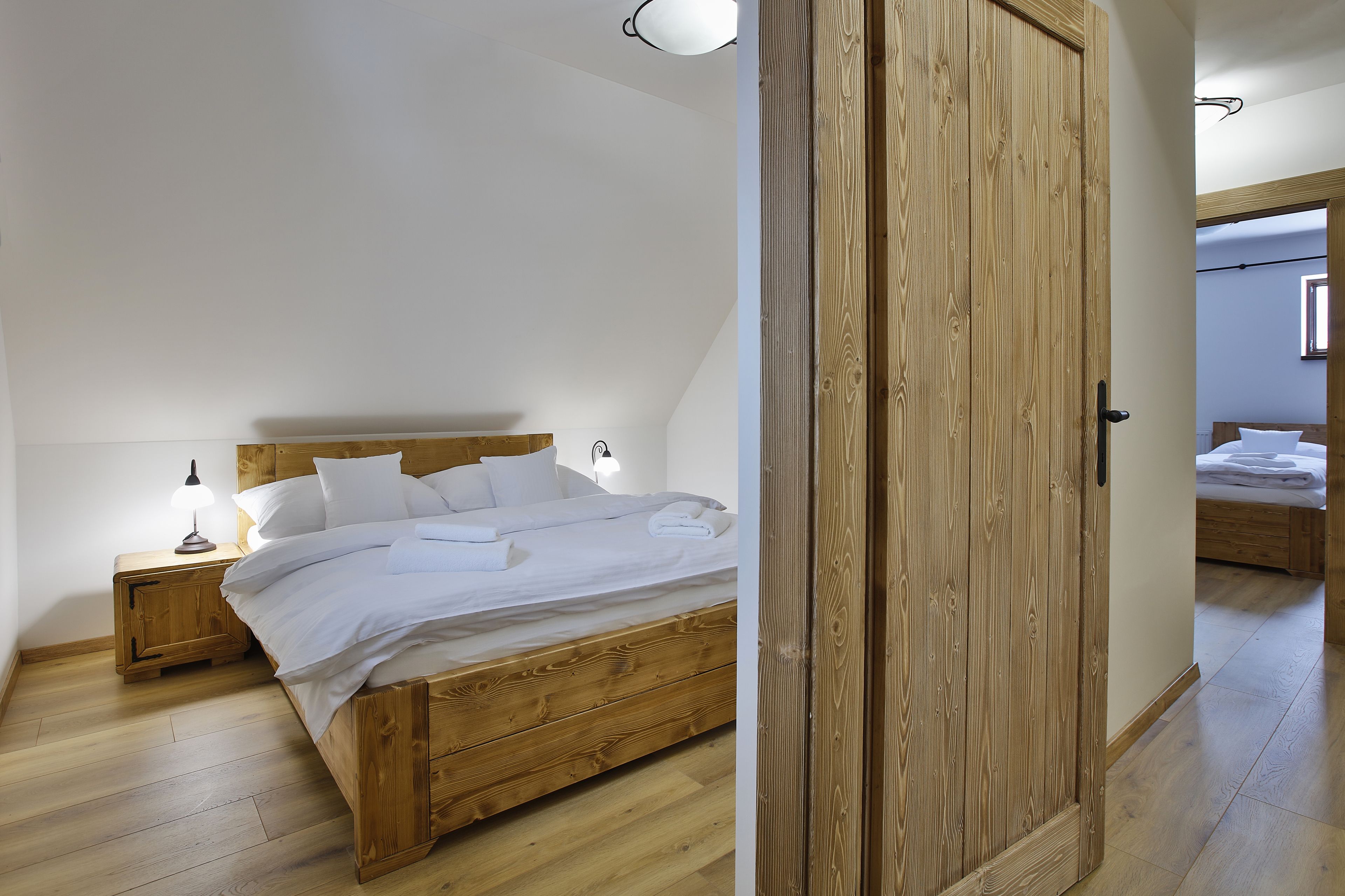 コンフォート シャレー 2 ベッドルーム キッチン ヒルビュー (D) | 1 室のベッドルーム、デスク、遮光カーテン、アイロン / アイロン台