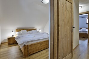 舒适木屋, 2 间卧室, 厨房, 山景 (D) | 1 多间卧室、办公桌、遮光窗帘、熨斗/熨衣板