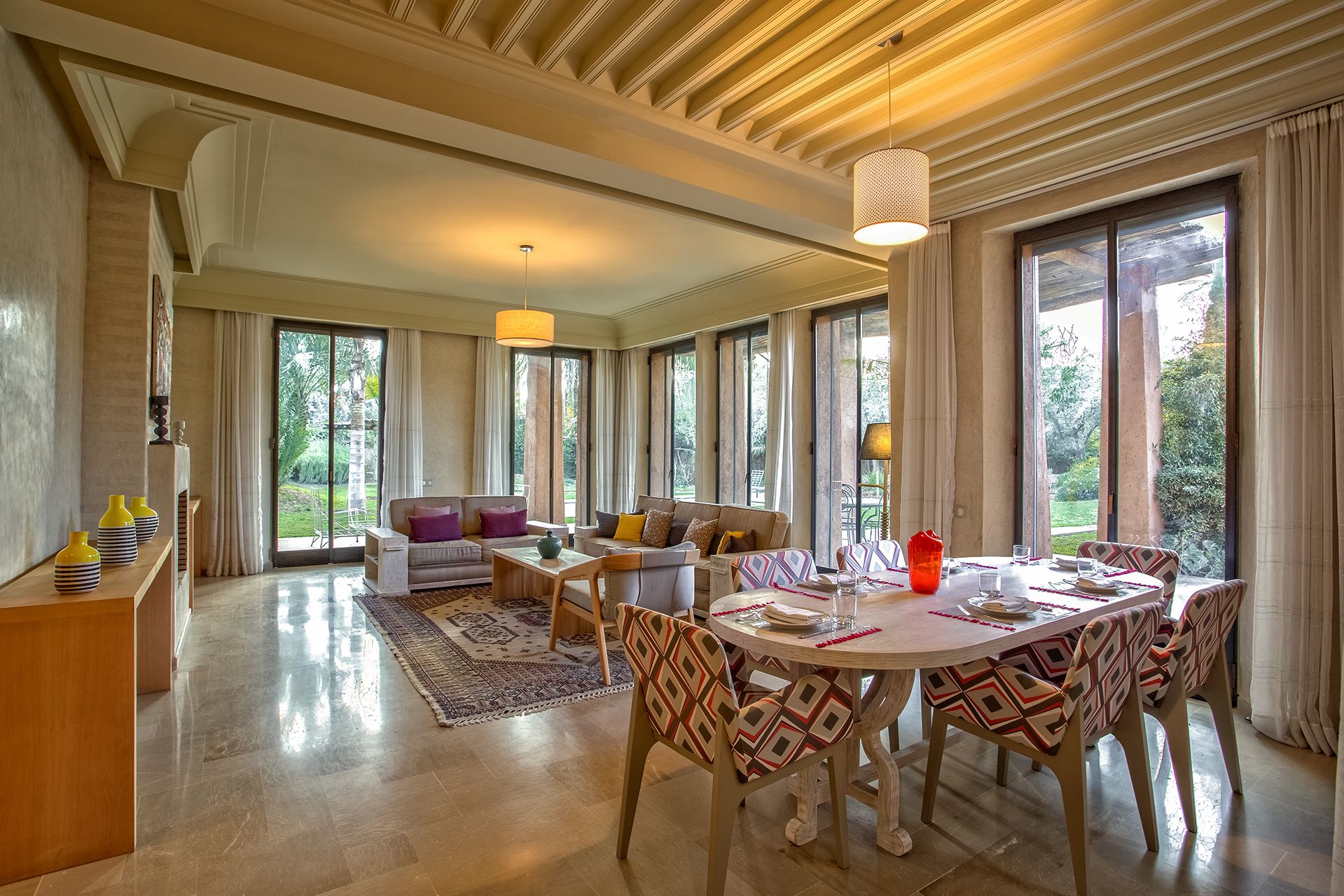 Villa de lujo, vista a la alberca (3 Suites Luxe) | Sala de estar | Televisión de pantalla plana de 32 pulgadas con canales por cable 