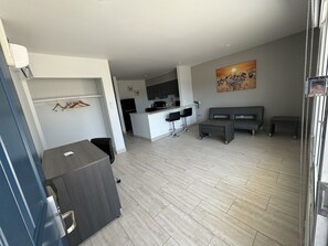 Flat-screen TV - Studio 6 Englewood, FL (Englewood)