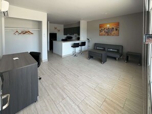 Cortines opaques, wifi gratuïta i roba de llit 