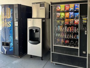 Vending machine - Studio 6 Englewood, FL (Englewood)