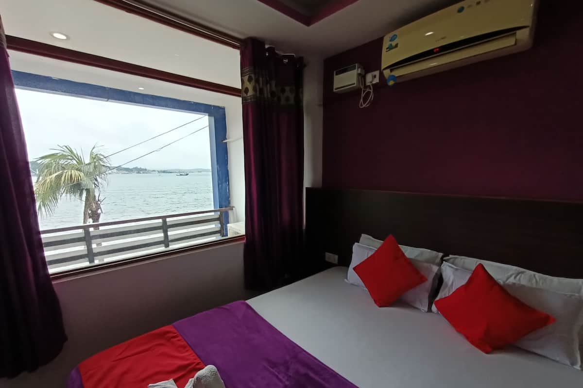 Deluxe-Zimmer, Meerblick, Meerseite | Hochwertige Bettwaren, Schreibtisch, Bügeleisen/Bügelbrett