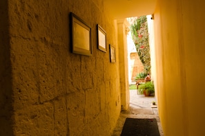 Interior entrance - Hotel Piru Wasi Arequipa (Arequipa)