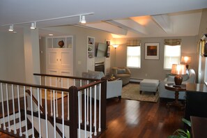 Interior - High End Apartment in Downtown Hallowell (Hallowell)
