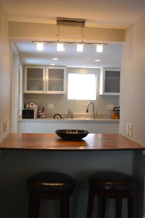 Fridge, microwave, oven, stovetop - High End Apartment in Downtown  Hallowell (Hallowell)