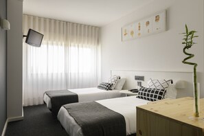 Superior Twin Room | In-room safe, desk, free cribs/infant beds, free WiFi - Hotel Umu (Santarém)