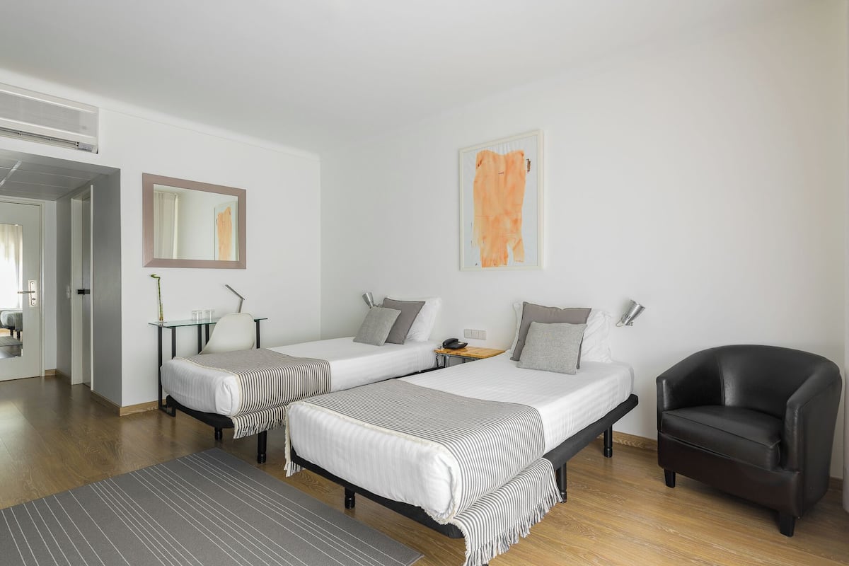 In-room safe, desk, cribs (free), WiFi (free)