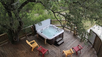 Bain à remous extérieur