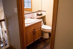 Douche, sèche-cheveux, serviettes fournies