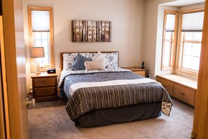 3 bedrooms, Internet, bed sheets - Marble Canyon 3 bedroom townhome: Unit 401P1 (Fairmont Hot Springs)