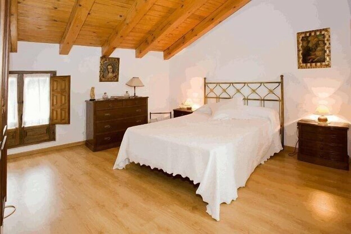 Double Room | Desk, free cots/infant beds, rollaway beds, free WiFi