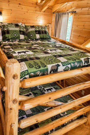 2 bedrooms, iron/ironing board, free WiFi, bed sheets - Mountain Memories - View, Theater Room, Arcade, Pool Table, Hot Tub and a Ramp (Sevierville)