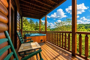 Outdoor spa tub - Mountain Memories - View, Theater Room, Arcade, Pool Table, Hot Tub and a Ramp (Sevierville)
