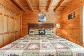 2 bedrooms, iron/ironing board, free WiFi, bed sheets - Mountain Memories - View, Theater Room, Arcade, Pool Table, Hot Tub and a Ramp (Sevierville)