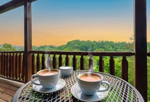 Outdoor dining - Mountain Memories - View, Theater Room, Arcade, Pool Table, Hot Tub and a Ramp (Sevierville)