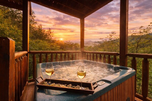 Outdoor spa tub - Mountain Memories - View, Theater Room, Arcade, Pool Table, Hot Tub and a Ramp (Sevierville)