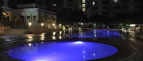 2 piscinas al aire libre