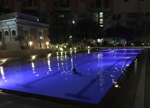2 outdoor pools - Chateau Elysee Near Airport SM (Parañaque)