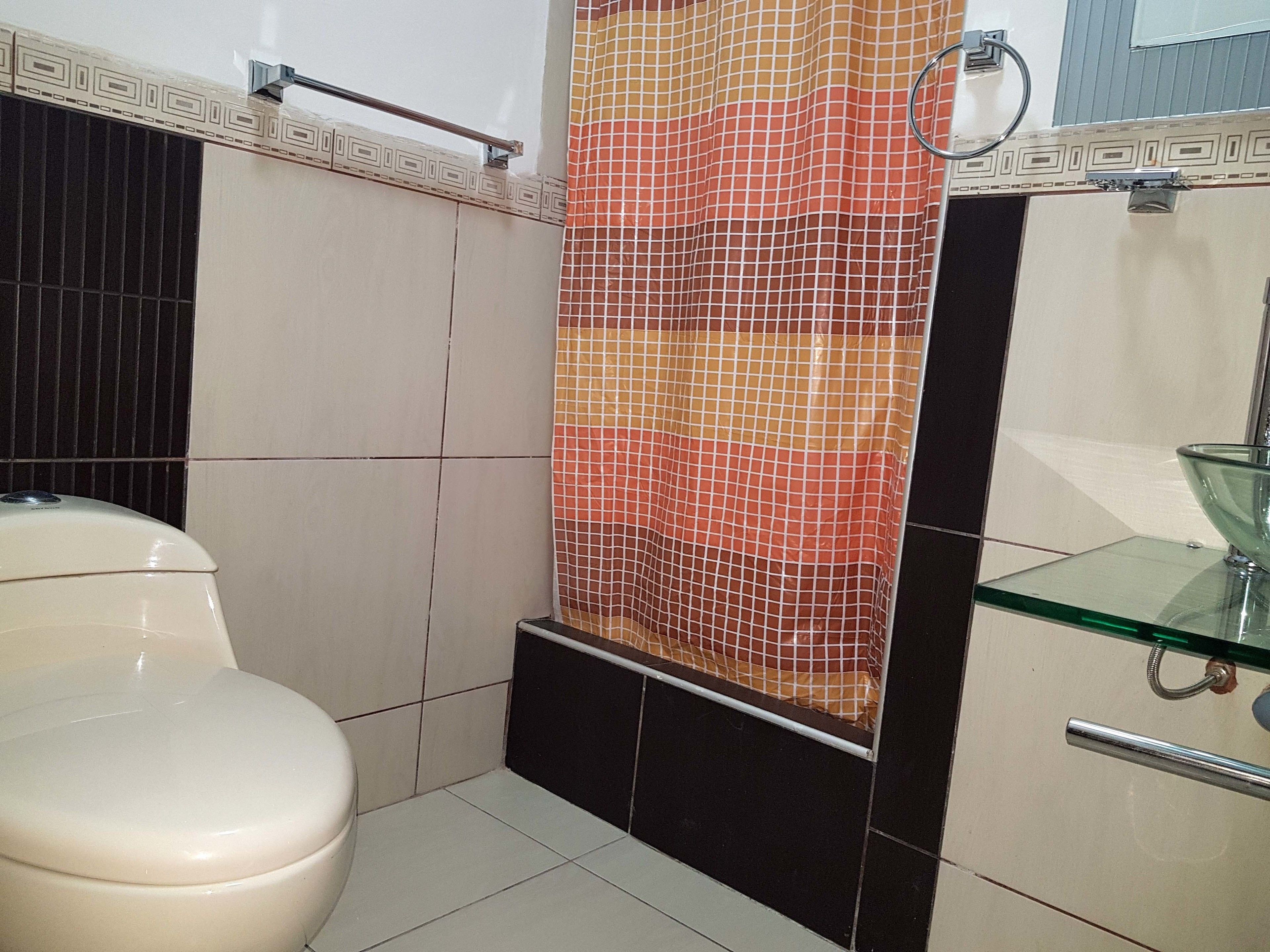 Double Room | Bathroom | Shower, free toiletries, towels