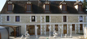 Front of property - Le Manoir Des Chapelles (Venoy)