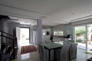 Biệt thự, 3 phòng ngủ, hồ bơi riêng | Khu vực ăn uống tại phòng