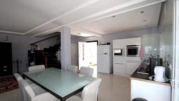 Villa, 3 Bedrooms, Private Pool | In-room dining