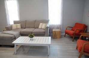 A living room with a sectional sofa, a coffee table, and two chairs. - 1 Block to the Beach~3BR Condo~ Budget Friendly (Gulf Shores)