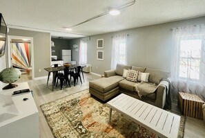 TV - 1 Block to the Beach~3BR Condo~ Budget Friendly (Gulf Shores)