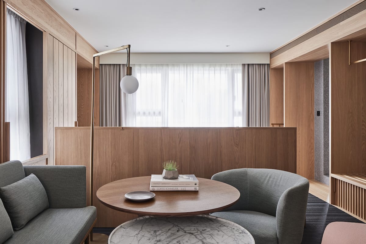 Suite, 1 cama King size, vista a la ciudad | Ropa de cama de alta calidad, edredón y minibar