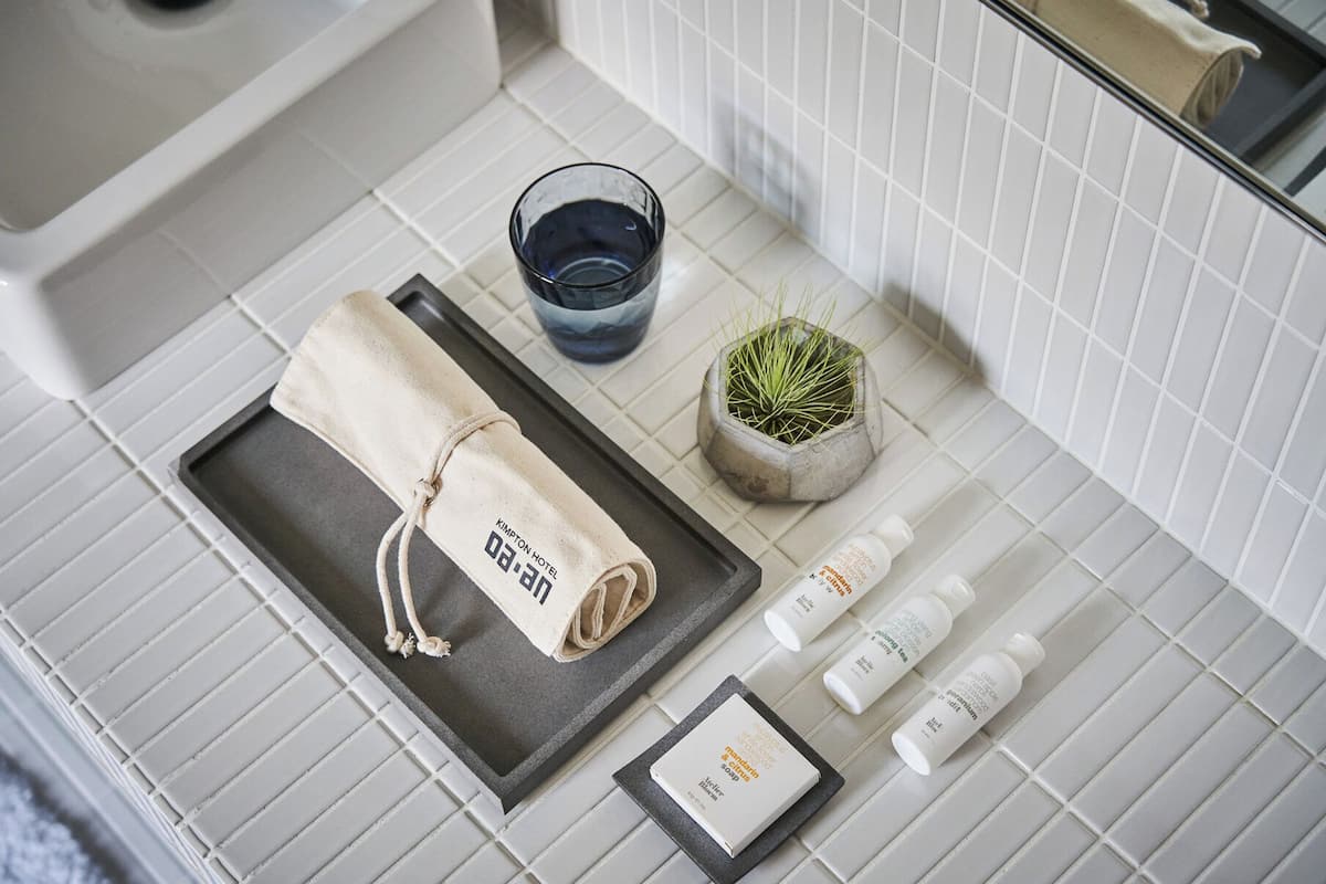 Ropa de cama de alta calidad, edredón y minibar