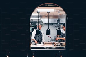 Frokost, lunsj og middag serveres, internasjonale retter