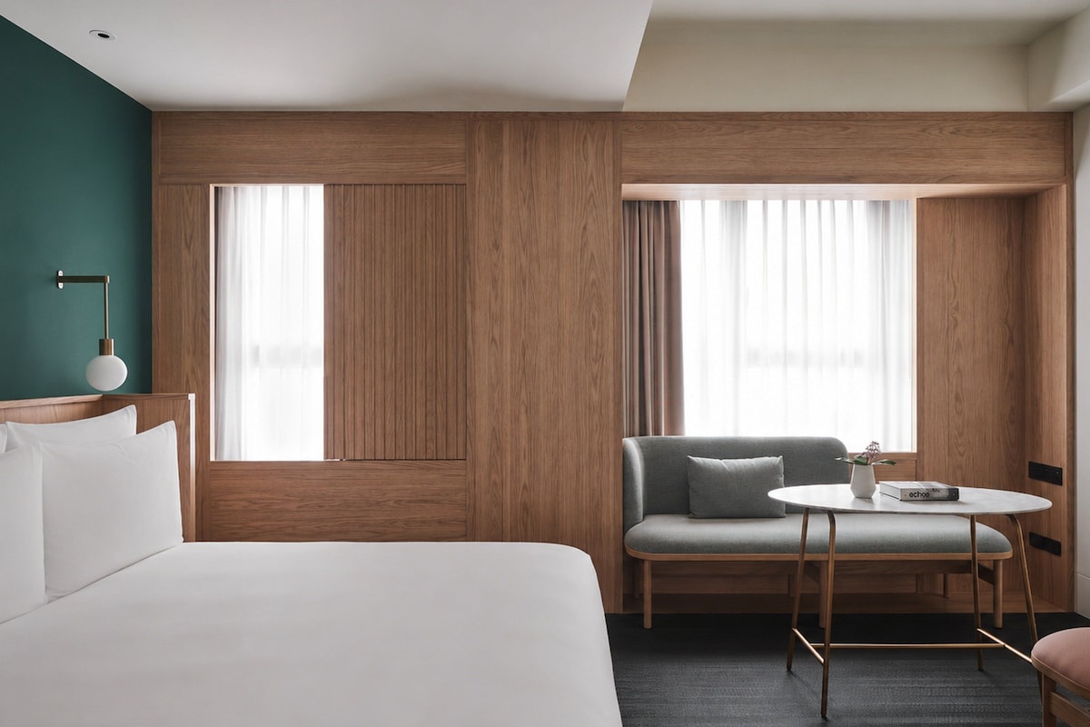 Luxe beddengoed, donsdekens, een minibar, een kluis op de kamer