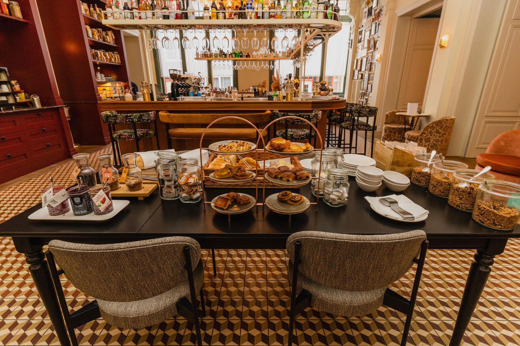 Daily buffet breakfast for a fee
