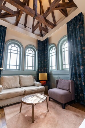 Honeymoon Suite | Living area | TV