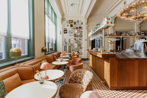 Dinner served - Hotel Mercier (Amsterdam)