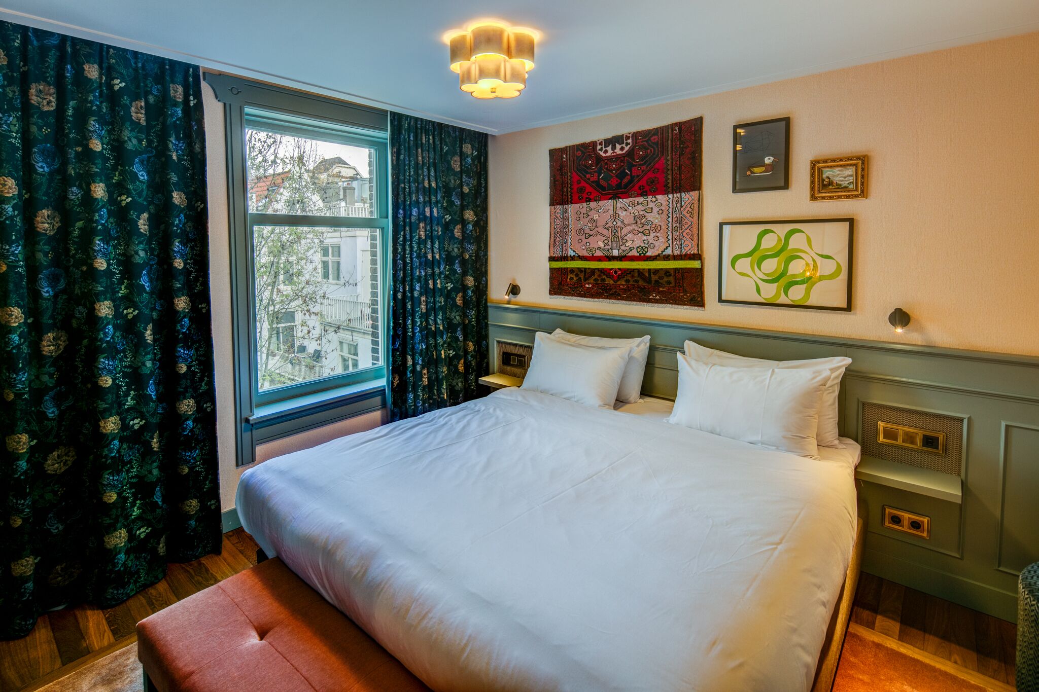 Premium bedding, in-room safe, desk, blackout curtains
