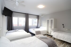 Habitación cuádruple, baño privado | Wifi gratis y ropa de cama