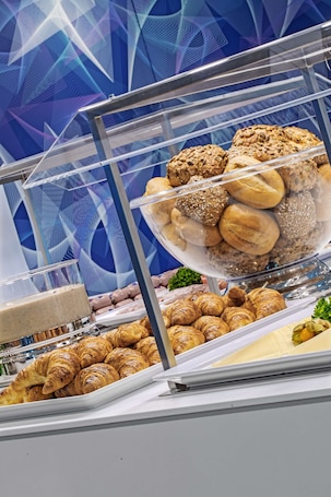 Desayuno buffet diario (EUR 15.90 por persona)