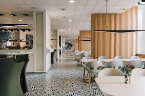 Daily buffet breakfast for a fee - Prize by Radisson, Hamburg St. Pauli (Hamburg)